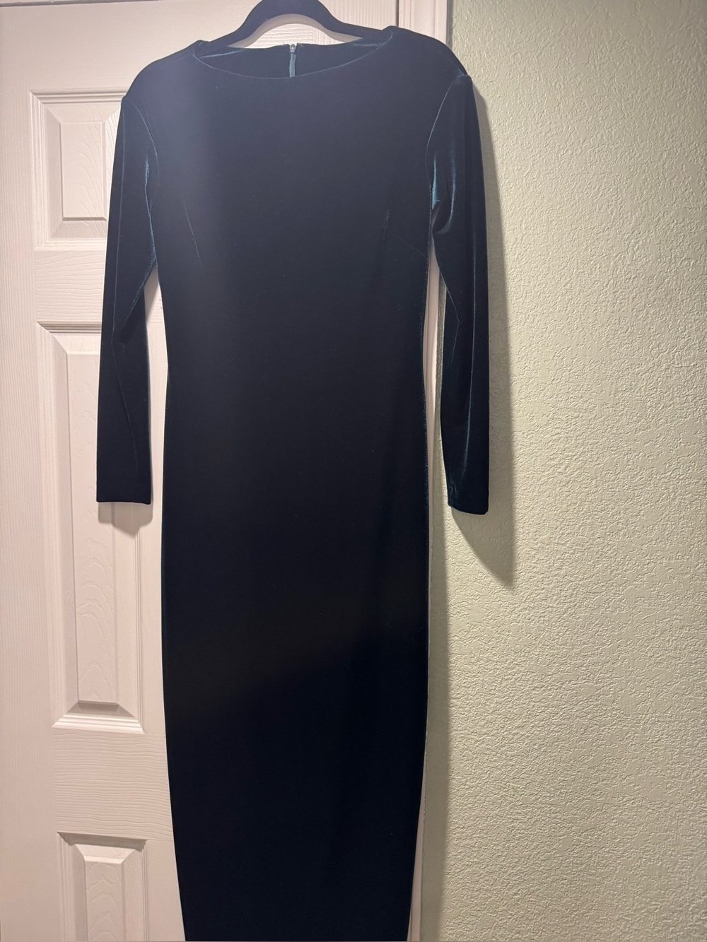 Neiman Marcus Classic L/S Dark Emerald Velvet Midi Dress Split in backExcellent